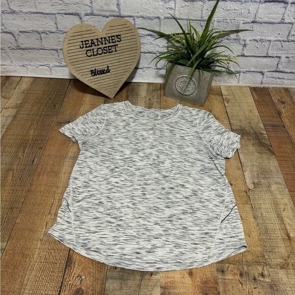 Lululemon Women’s Long Distance Workout Shirt Round Neck Gray White Size 12 - Picture 10 of 10